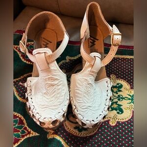 Artisan White Leather Floral Huarache Sandals - Women's